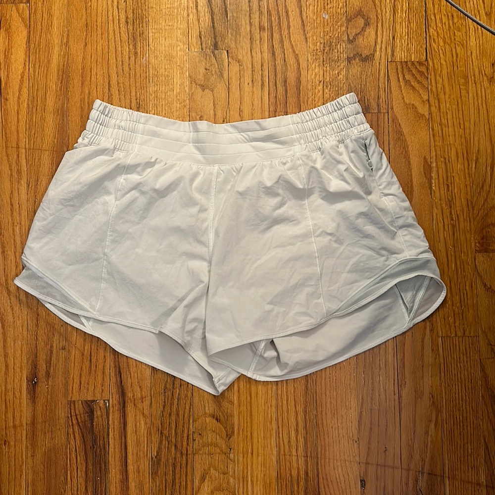 Lululemon hotty hot high rise 4 inch short